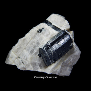 Fekete turmalin (sörl) kristályok kvarcban